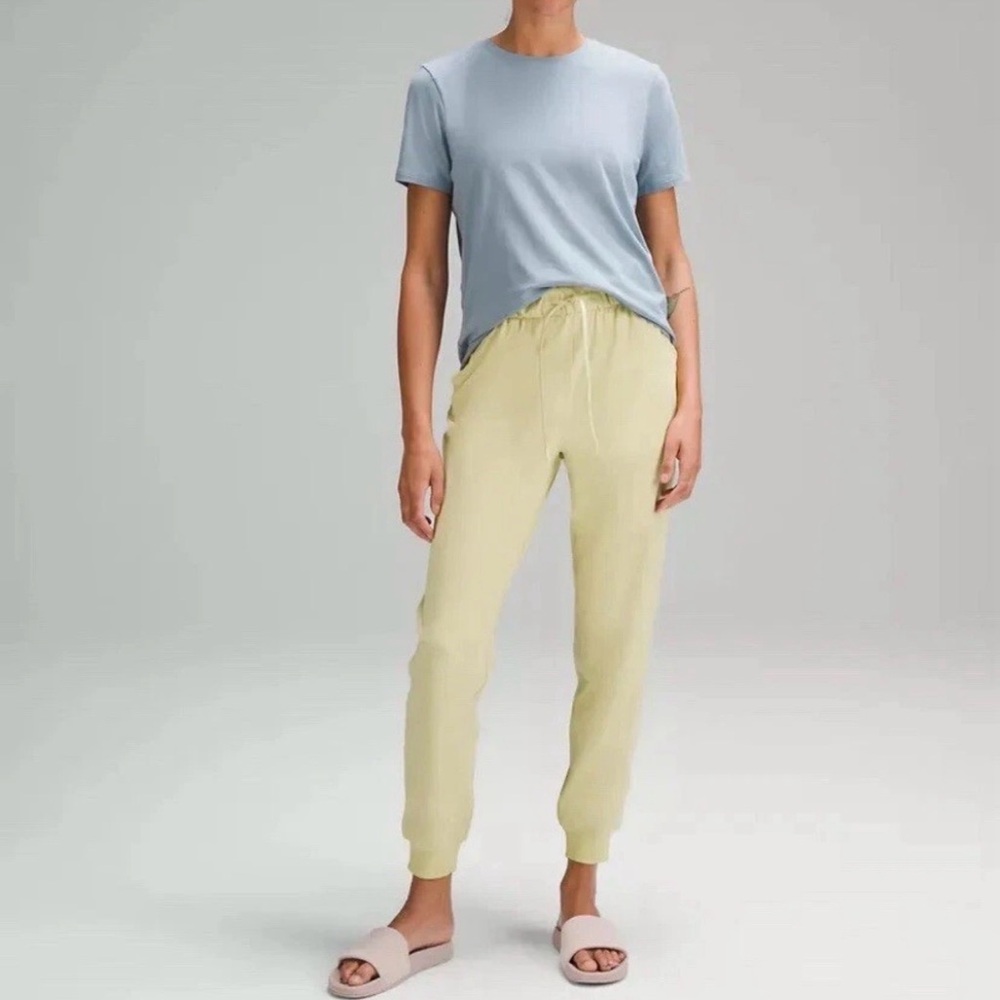 Lululemon Stretch High-rise on the fly jogger size 12